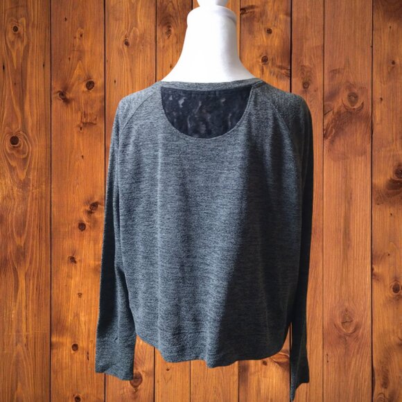 VICTORIA'S SECRET WOMEN'S MEDIUM LONG SLEEVE GRAY CROPPED SWEATER PULLOVER - Picture 4 of 4
